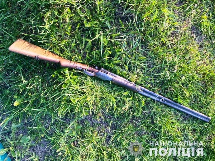 В Киевской области мужчина угрожал полицейским оружием