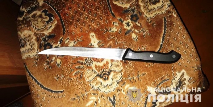 В Никополе мужчина смертельно ранил жену