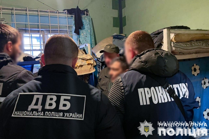 У Львові оперативни ДВБ та поліції викрили агента рф, який з в’язниці керував підпалами авто силовик