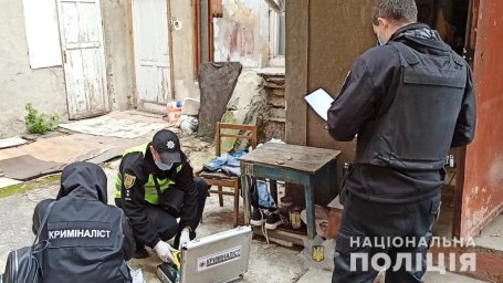 В Одессе мужчина убил и ограбил пожилого мужчину. Появилось видео