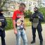 В Києві чоловік домагався малолітньої дитини. З’явилось відео