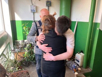 В Києві літня жінка намагалась накласти на себе руки. З’явилось відео