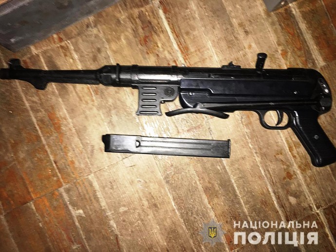 В Бердянске у мужчины изъяли арсенал оружия и боеприпасов