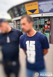 В Києві чоловік вдарив товариша ножем