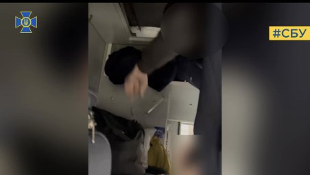 СБУ затримала провідника поїзда, який організував вивезення потенційних призовників за кордон