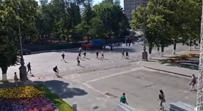 В Харькове произошла массовая драка. Инцидент попал на видео.
