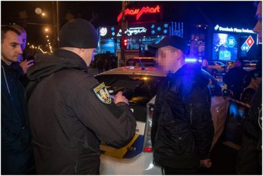 В Киеве машину патрульной полиции таранил пьяный подросток на угнанном Lancia