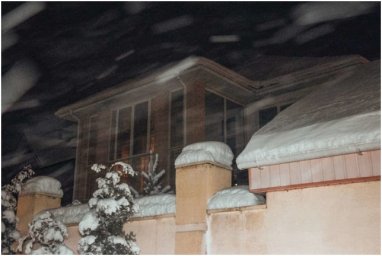 В Киеве в окно частного дома бросили взрывное устройство