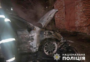 Полиция Кременчуга расследует поджог автомобиля