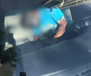 В Киеве на улице Тычины в машине обнаружено тело мужчины