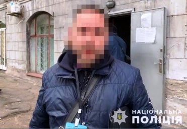 В Запорожье мужчина сломал руку полицейскому в зале суда