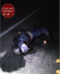 На трассе в Черниговской области мужчина погиб под колесами автомобиля