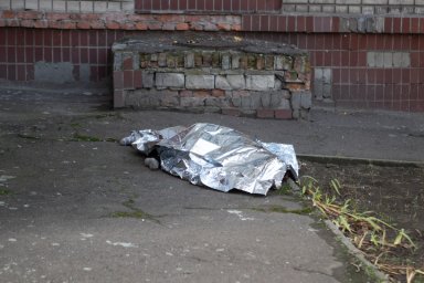 В Днепре женщина выбросилась из окна