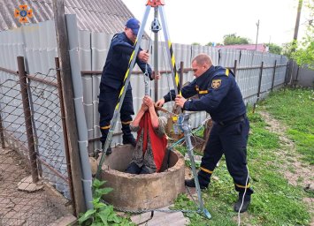 У Полтавській області з криниці врятували жінку. З’явилось відео