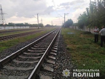 На Запорожье мужчину сбил поезд