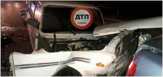 В Киеве произошло масштабное ДТП - столкнулись 4 автомобиля