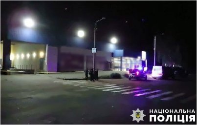 У Лубнах чоловік кинув в натовп бойову гранату. Е загиблі ті поранені. З’явилося відео