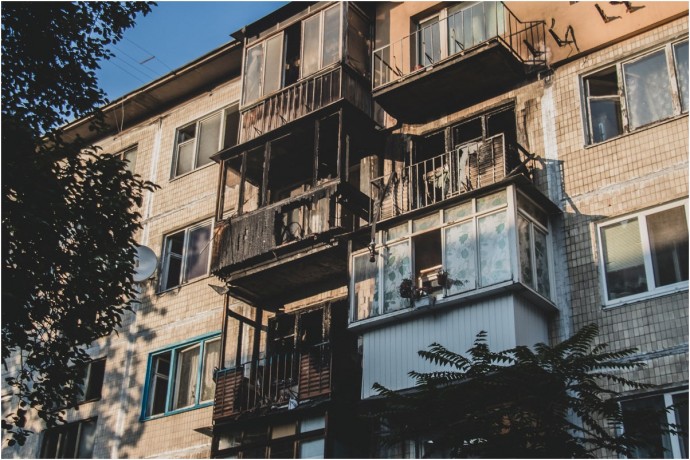 В Киеве на проспекте Алишера Навои горели три квартиры. Появилось видео