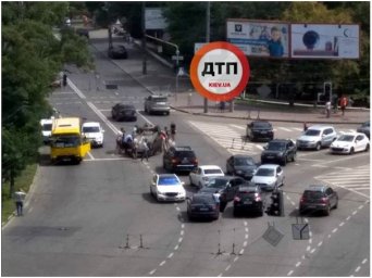 В Киеве произошло ДТП с опрокидыванием