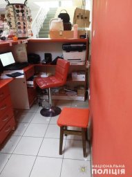 В Ужгороде несовершеннолетние подростки ограбили магазин В Ужгороде несовершеннолетние подростки ограбили магазин