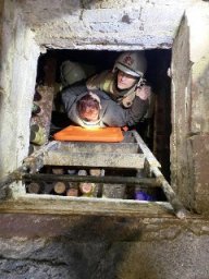 В Полтаве женщина упала в подвал. Появилось видео