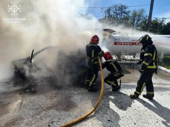 У Харкові на АЗС загорівся автомобіль