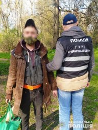В Нежине мужчина ограбил ребенка