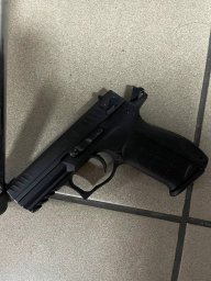 В Киеве мужчина устроил стрельбу в торговом центре