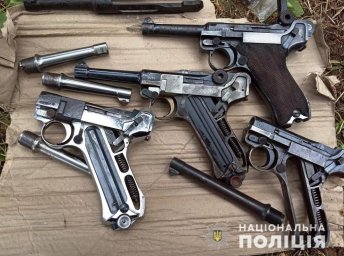 В Луцке у мужчины изъяли арсенал оружия и боеприпасов
