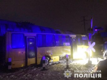 В Ирпене столкнулись автобус и поезд