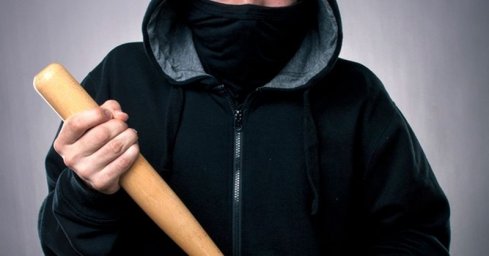 В Горловке «административные» вопросы «решаются» бейсбольными битами