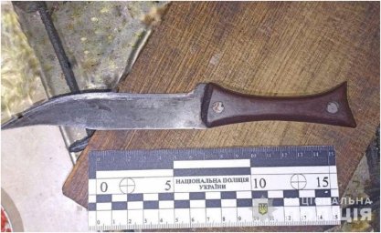 У Кривому Розі чоловік вдарив сусіда ножем у живіт. Ведеться розслідування