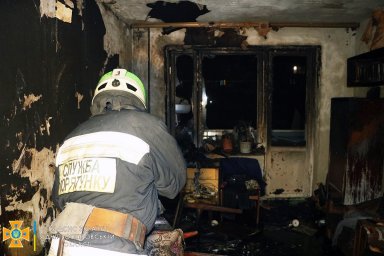 При пожаре в Днепре пострадал мужчина. Появилось видео