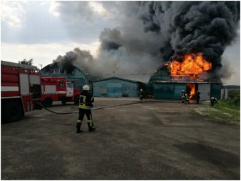 В Буче на складах секонд-хенда случился масштабный пожар. Появилось видео