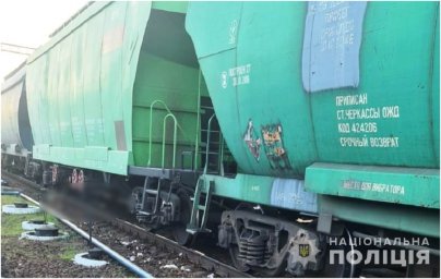 У Вінниці поліція встановлює обставини та причини загибелі чоловіка під колесами потяга