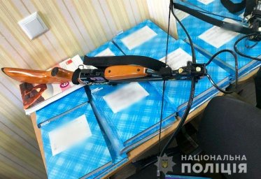 В Полтаве девушка ранила двоих учителей в школе