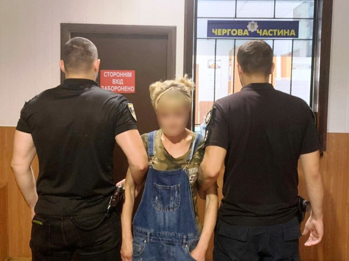 У Прилуках жінка скоїла розбійний напад на юнака
