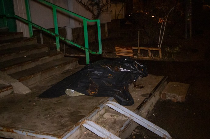 В Киеве мужчина выбросился из окна