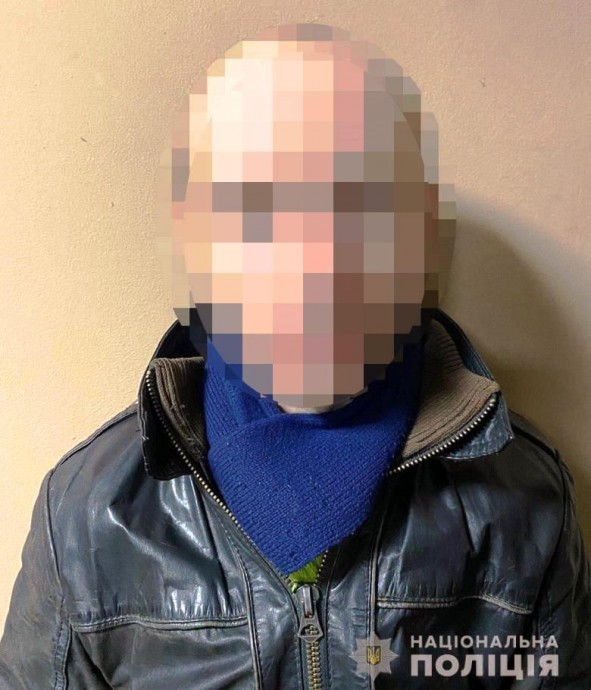 В Киеве мужчина ударил отчима ножом