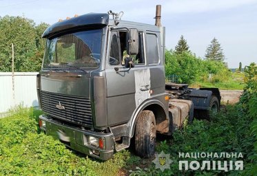В Житомирской области мужчина угнал тягач