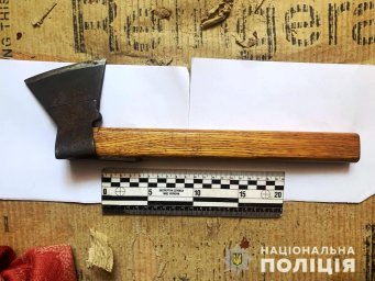 В Харькове мужчина с топором набросился на полицейского