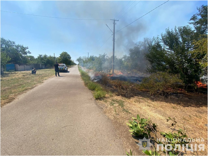 В селі Нове поліцейські врятували чоловіка із пожежі. З’явилося відео