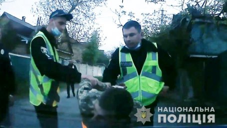 В Киевской области юноша пытался убить сожителя матери. Появилось видео