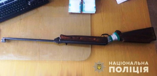 В Кролевце юноша стрелял в соседку