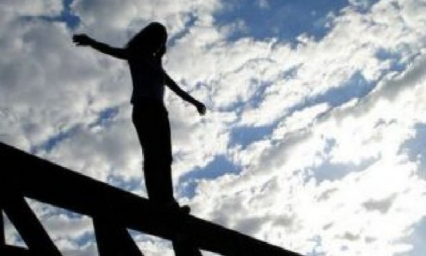 В Києві дитина впала з багатоповерхового будинку