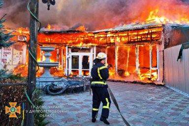 Масштабный пожар в Каменском. Появилось видео