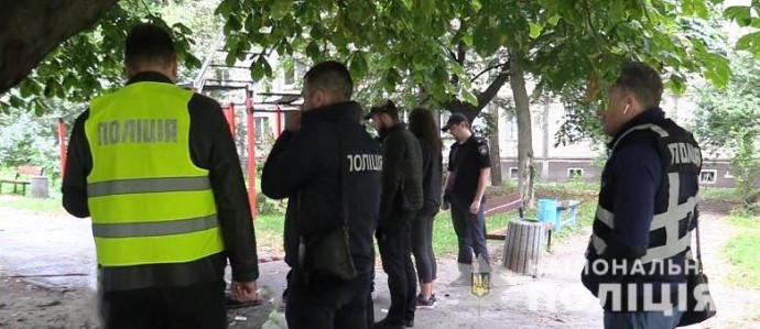В Киеве мужчина убил женщину. Появилось видео