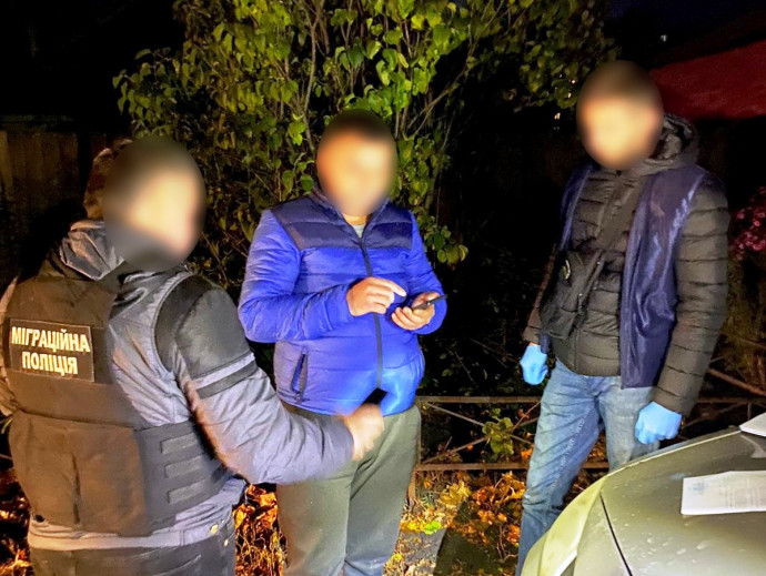 В Сумах задержали сутенера. Появилось видео