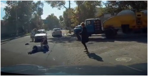 В Киеве на Перекопской сбит пешеход. Появилось видео