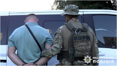 На Вінничині затримано «ділків», які незаконно переправляли чоловіків за кордон. З’явилося відео